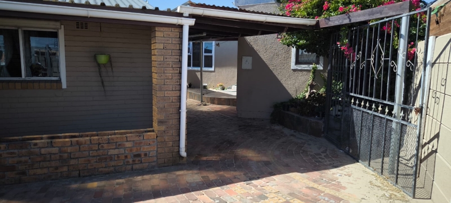 5 Bedroom Property for Sale in Bridgetown Western Cape